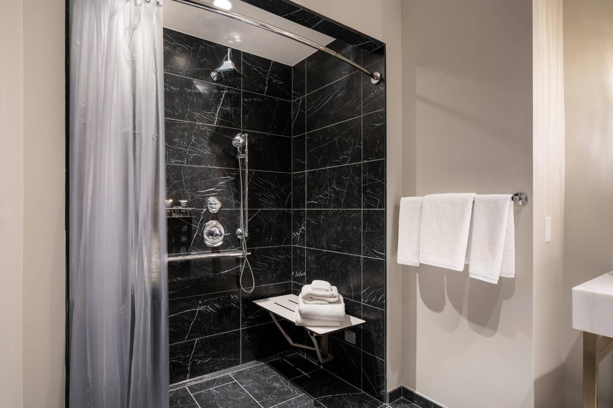 Grand Bohemian Charlotte, Autograph Collection Hotel Екстериор снимка